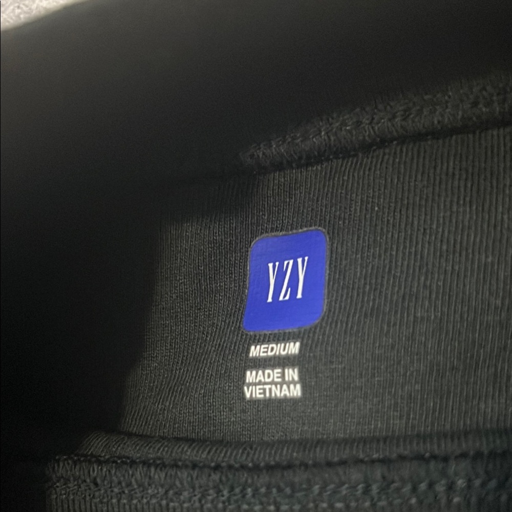 YZY GAP 78 CROP DOVE  N258 BLACK
 ( OVERSIZED ) - Picture 8 of 14